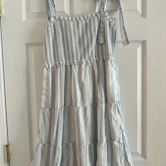 Elegant White Striped Maxi Dress - Picture 2 of 3